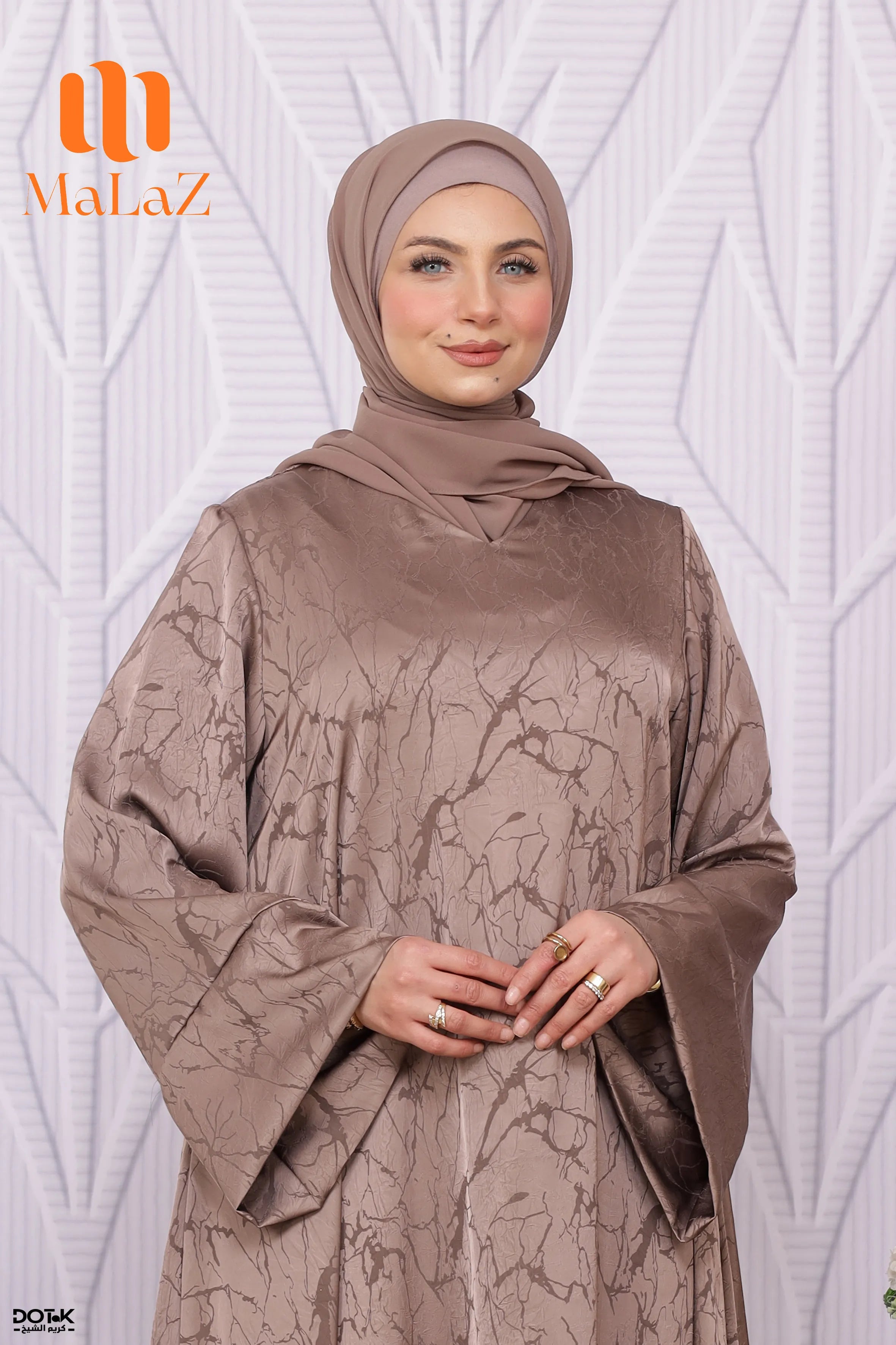عباية خليجية فضفاضة