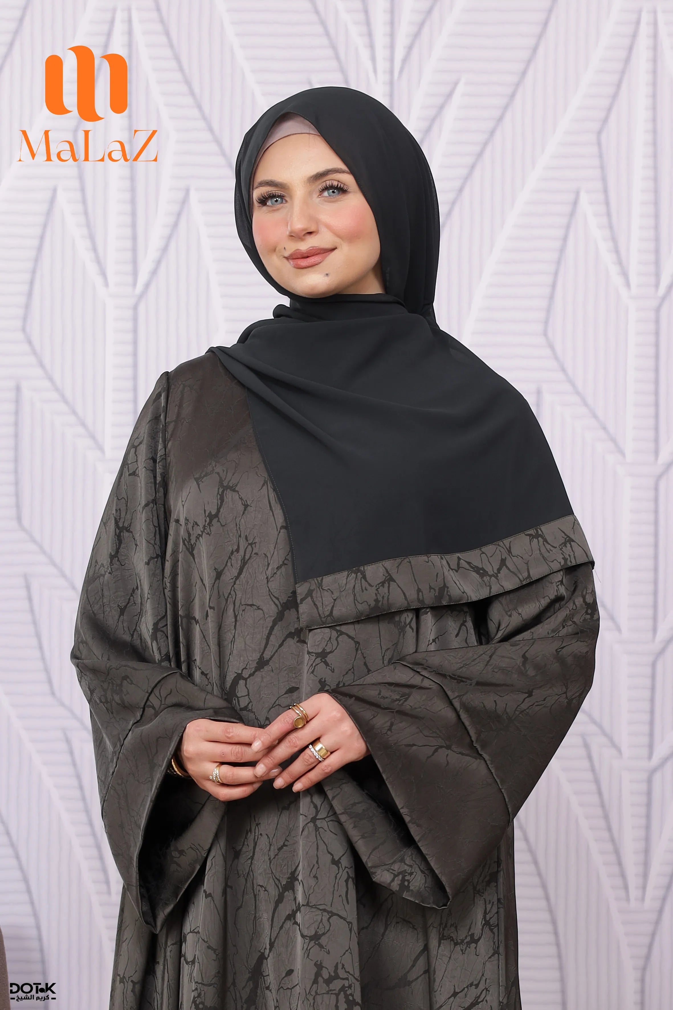 عباية خليجية فضفاضة