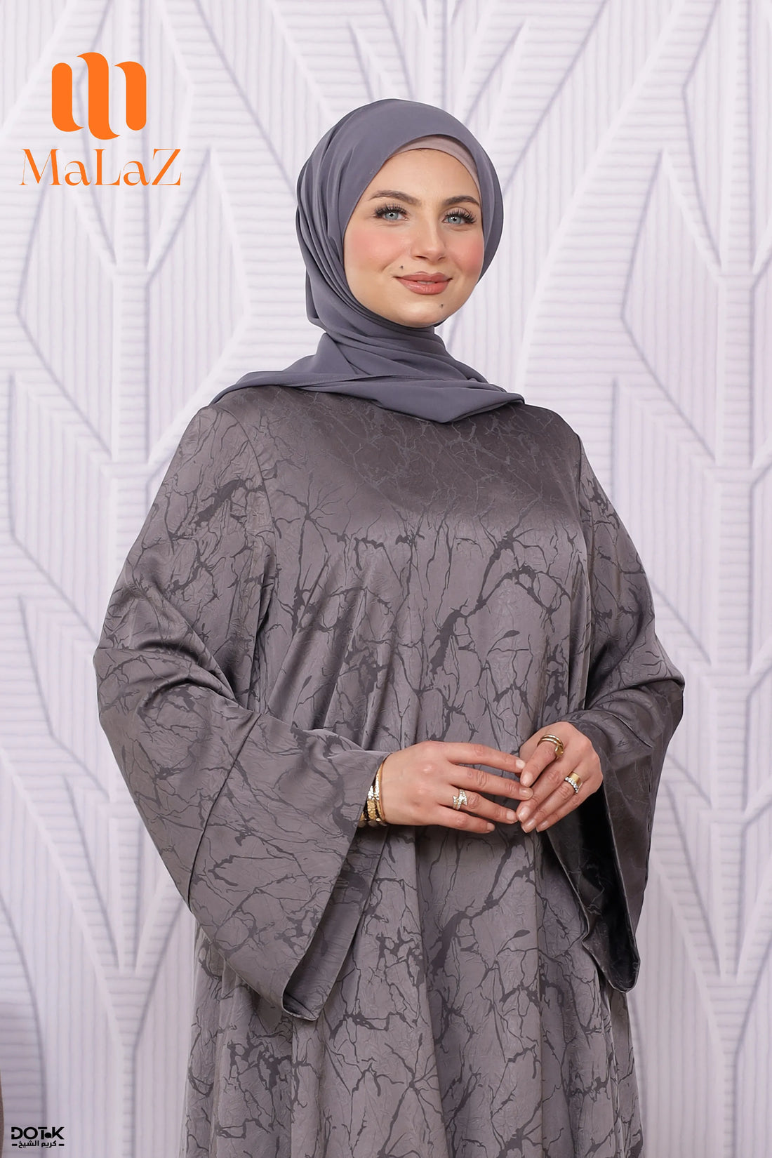 عباية خليجية فضفاضة